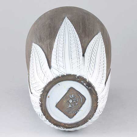 Anna-Lisa Thomson Upsala-Ekeby The lower side of a Paprika object