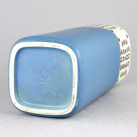 Britt-Louise Sundell Gustavsberg Santos The lower side of a Santos object