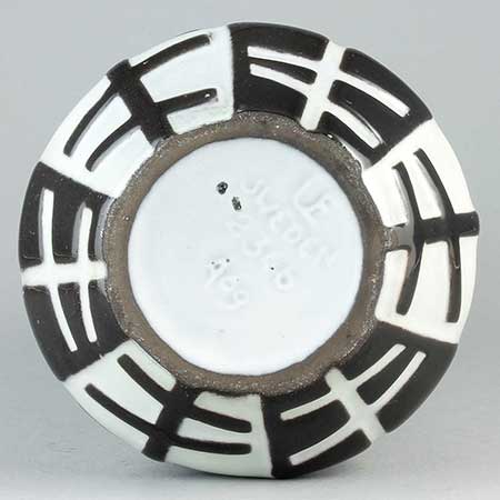 Ingrid Atterberg Upsala Ekeby The lower side of a Pronto object