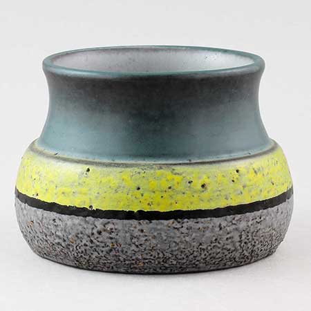 Mari Simmulson Upsala Ekeby Vase. Model 9051M. Height 9 cm