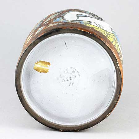 Mari Simmulson Upsala Ekeby The lower side of a Mariana object