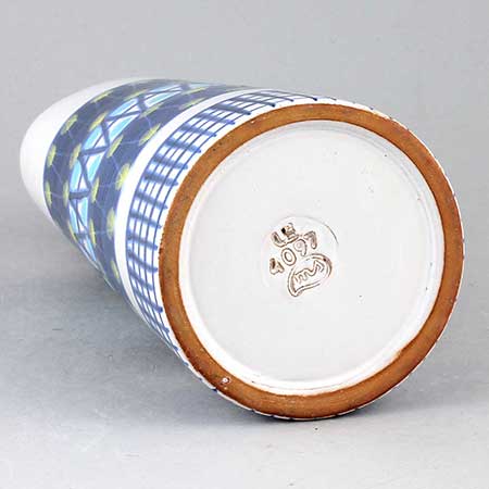 Mari Simmulson Upsala Ekeby The lower side of a Peru object
