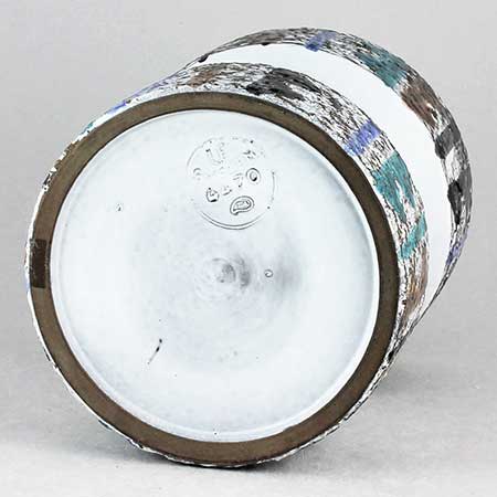 Mari Simmulson Upsala Ekeby The lower side of an Timglas object