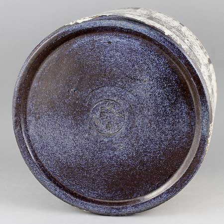 Mari Simmulson Upsala Ekeby The lower side of a Tina object 