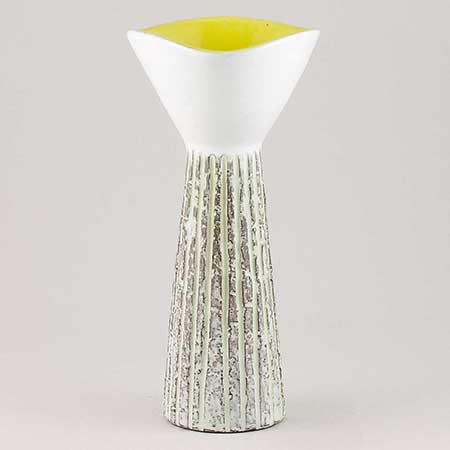 Mari Simmulson Upsala Ekeby Trinidad Vas. Modell 4363. Höjd 27 cm