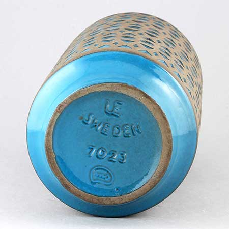 Mari Simmulson Upsala Ekeby The lower side of a Turkosa object