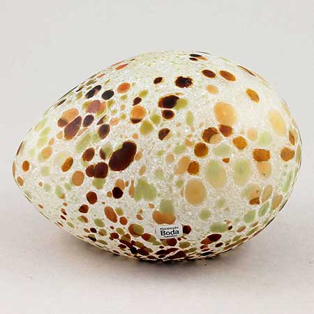Monica Backström Kosta Boda Lying white egg