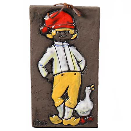 Ninnie Forsgren Bromma Keramik väggplatta Boy with goose. Model 129, height 23 cm