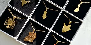 Våra bästsäljande  Smycken med länder