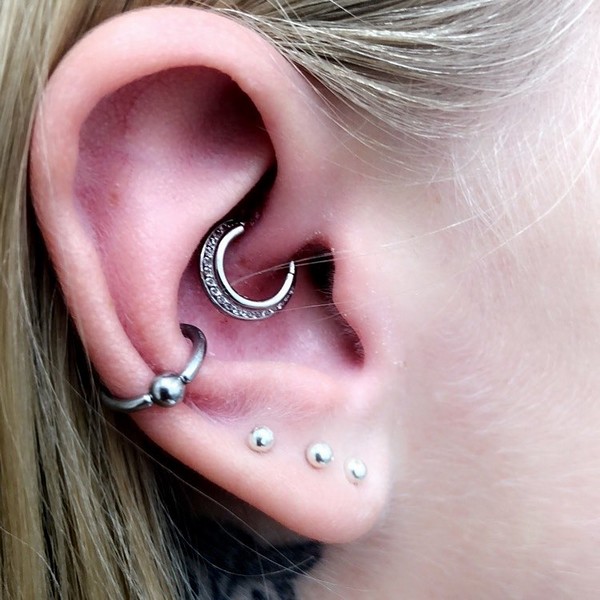 Piercing jewellery - Daith Read more about "migraine piercing" Read this!